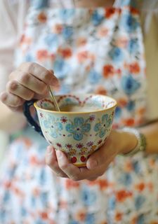Its 9am: Time for Aunt Daisy & a Cup of Tea!